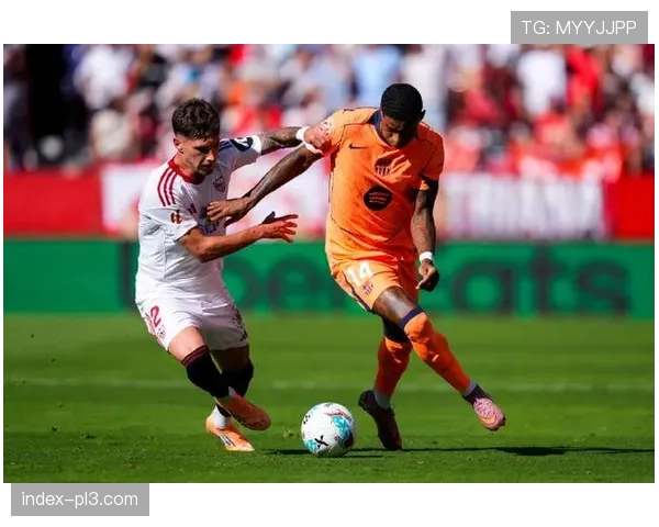 塞维利亚变阵四后卫 阿科亚当斯回撤串联攻防转换 塞维利亚变阵四后卫 阿科亚当斯回撤串联攻防转换